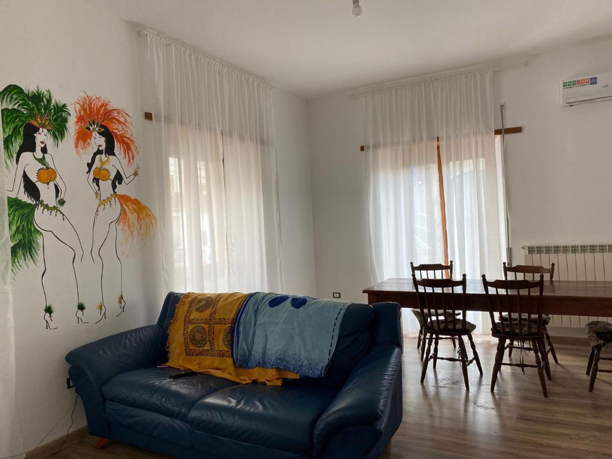 La Casa Di Gianfry Apartment Паола Екстериор снимка